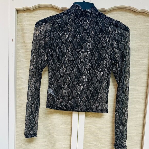 Wild Fable Rattlesnake Top Sheer Black Gray Crop Top Long Sleeved Size Small - Picture 1 of 6